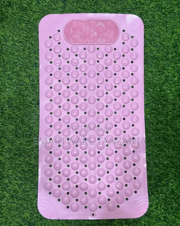 Non-Slip Bathtub Mat with Suction Cups & Drain Holes - Buy in Dar es Salaam, Tanzania | Smartware